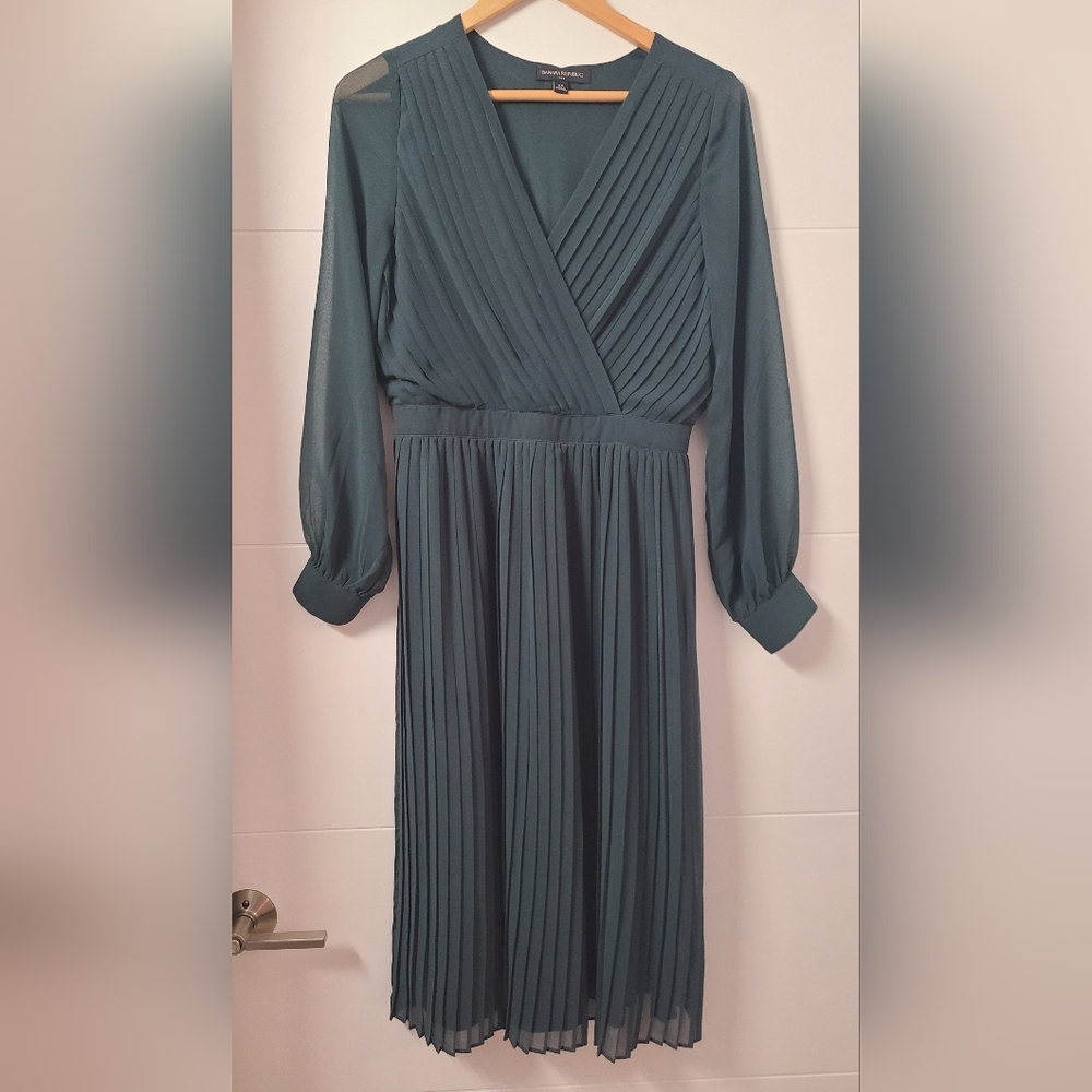Banana Republic Factory Pleated Midi Dress - Picture 2 of 5